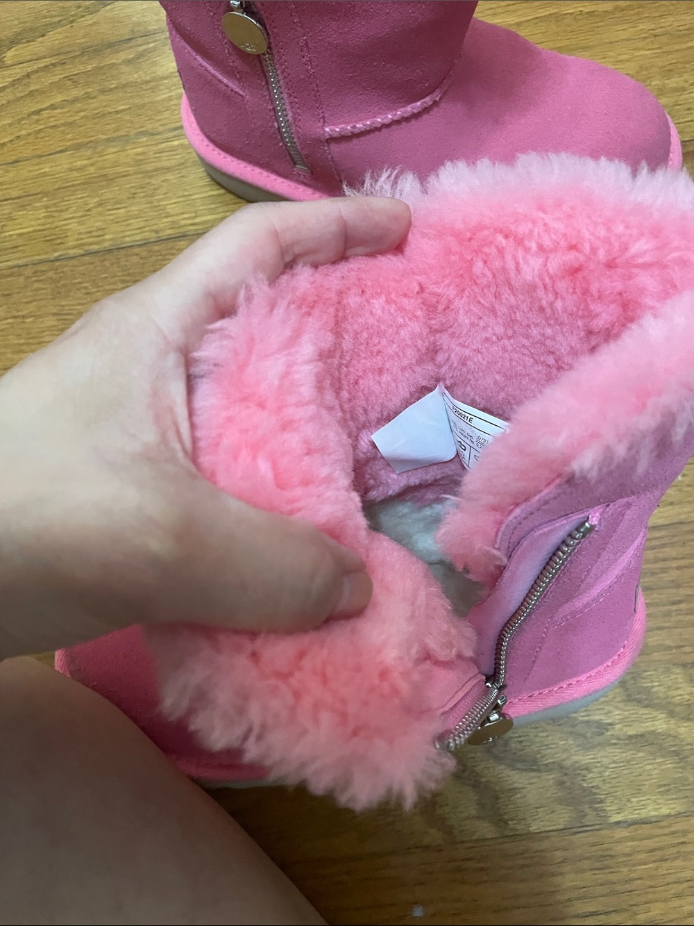UGG Kids Pink Shearling-Lined Classic Short Boots - Picture 6 of 7